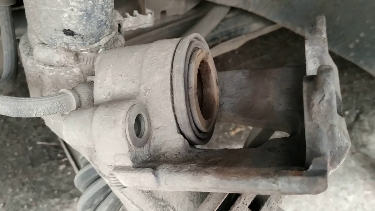 замена передних тормозных колодок опель вектра а - YouTube