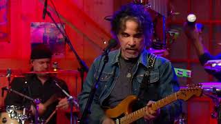 Daryl Hall & John Oates with Pat Monahan from Train full mini concert