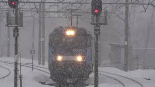 吹雪の中、えちごトキめき鉄道妙高高原駅へ到着した、JR貨物EH200試運転列車。