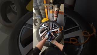 This is the most professional Tire-ing I&#39;ve ever seen #weldwheels #automobile