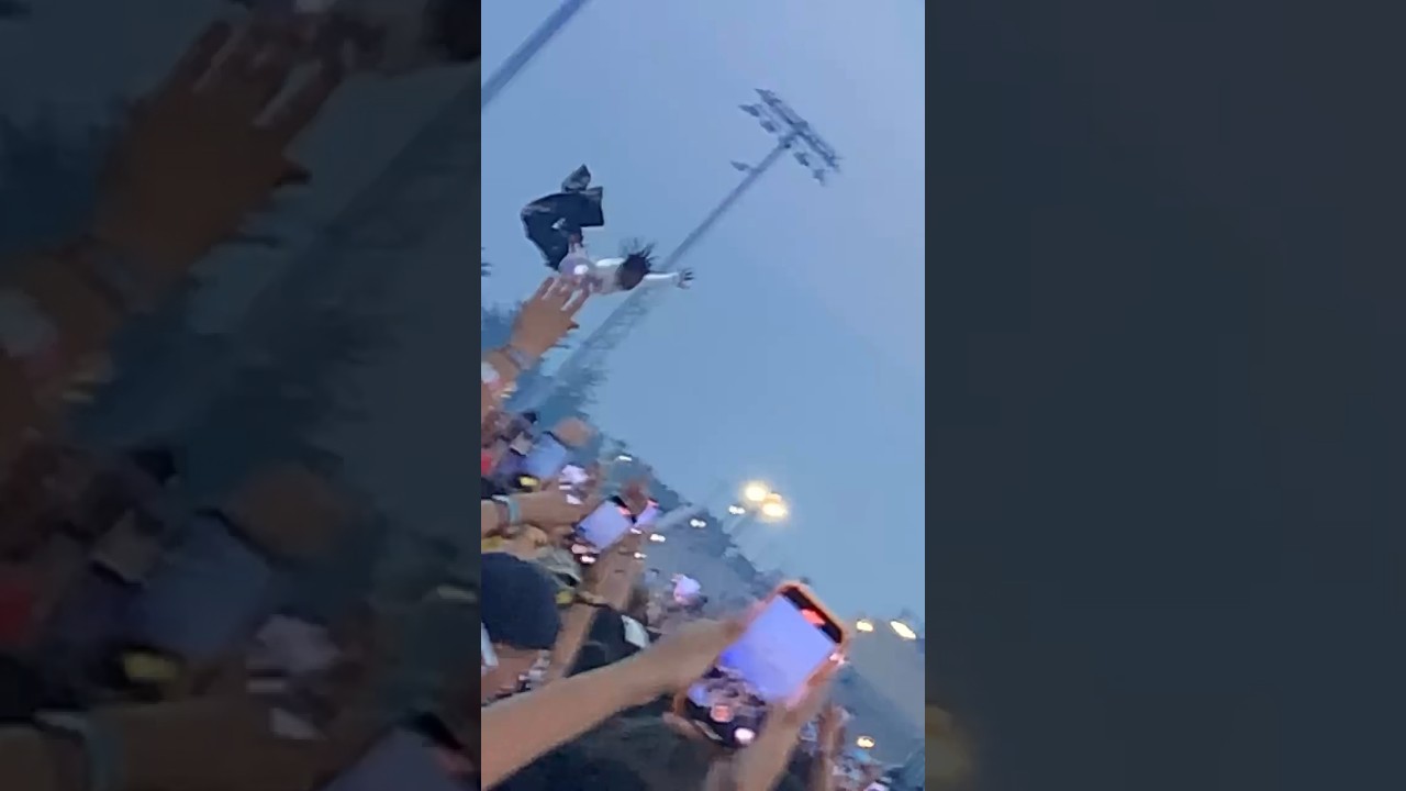 Lil Uzi Vert front flip stage dives at lyrical lemonade summer smash 23 so lit 🔥 