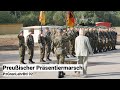 Wehrbeauftragte Dr. Eva Högl und Kommandeur schreiten Front des Panzergrenadierlehrbataillons 92 ab