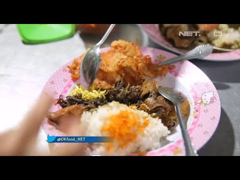 Makan Rawon Seperti Di Tengah Laut Sensasi Di Nasi Cumi Pasar Atom Youtube