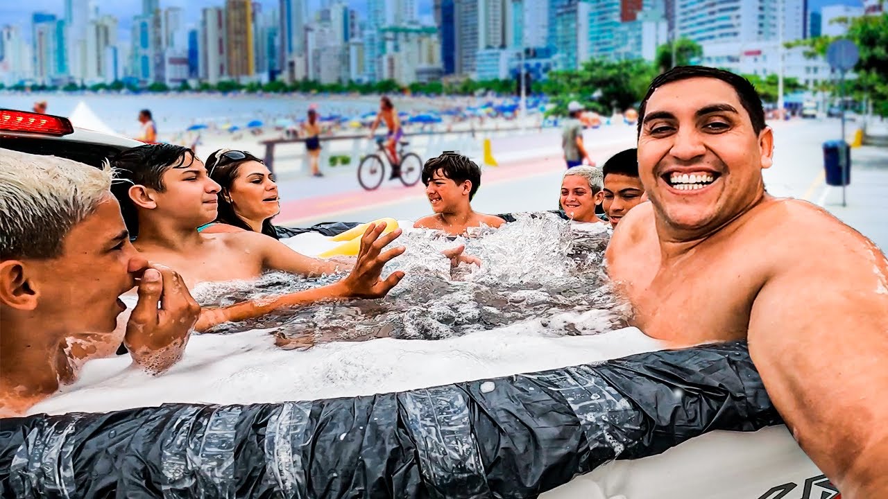 LEVEI TODOS OS MOLEQUES NA PISCINA MÓVEL