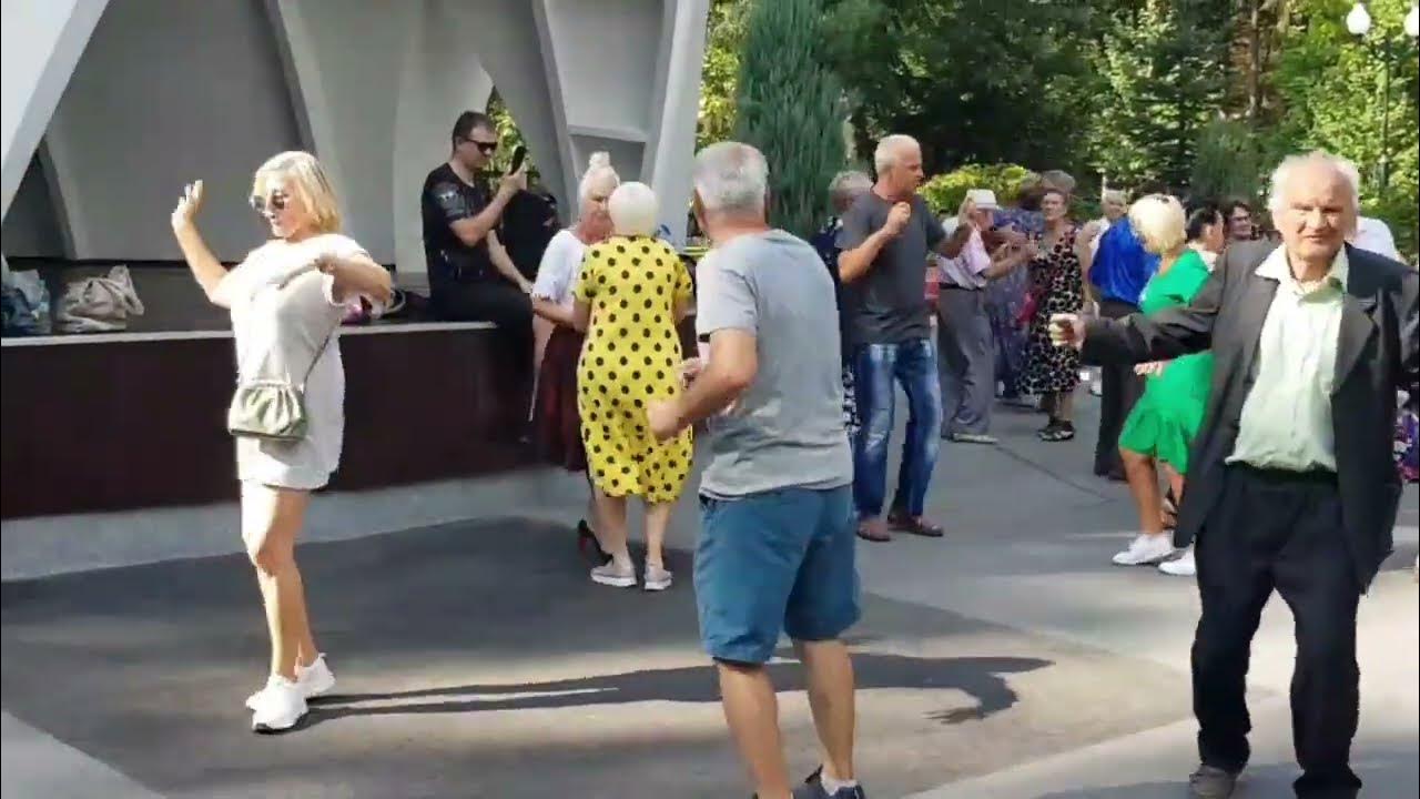 танцы харьков 2023. харьков ютуб. танцы в парке горького в харькове новое. танцы украины. танцы в харькове 2023 года.