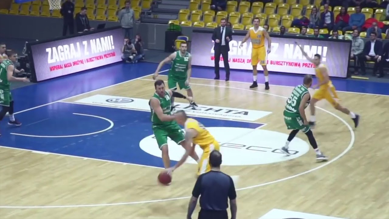 Wyka zaskakuje rywala i kończy wsadem! #PLKPL play