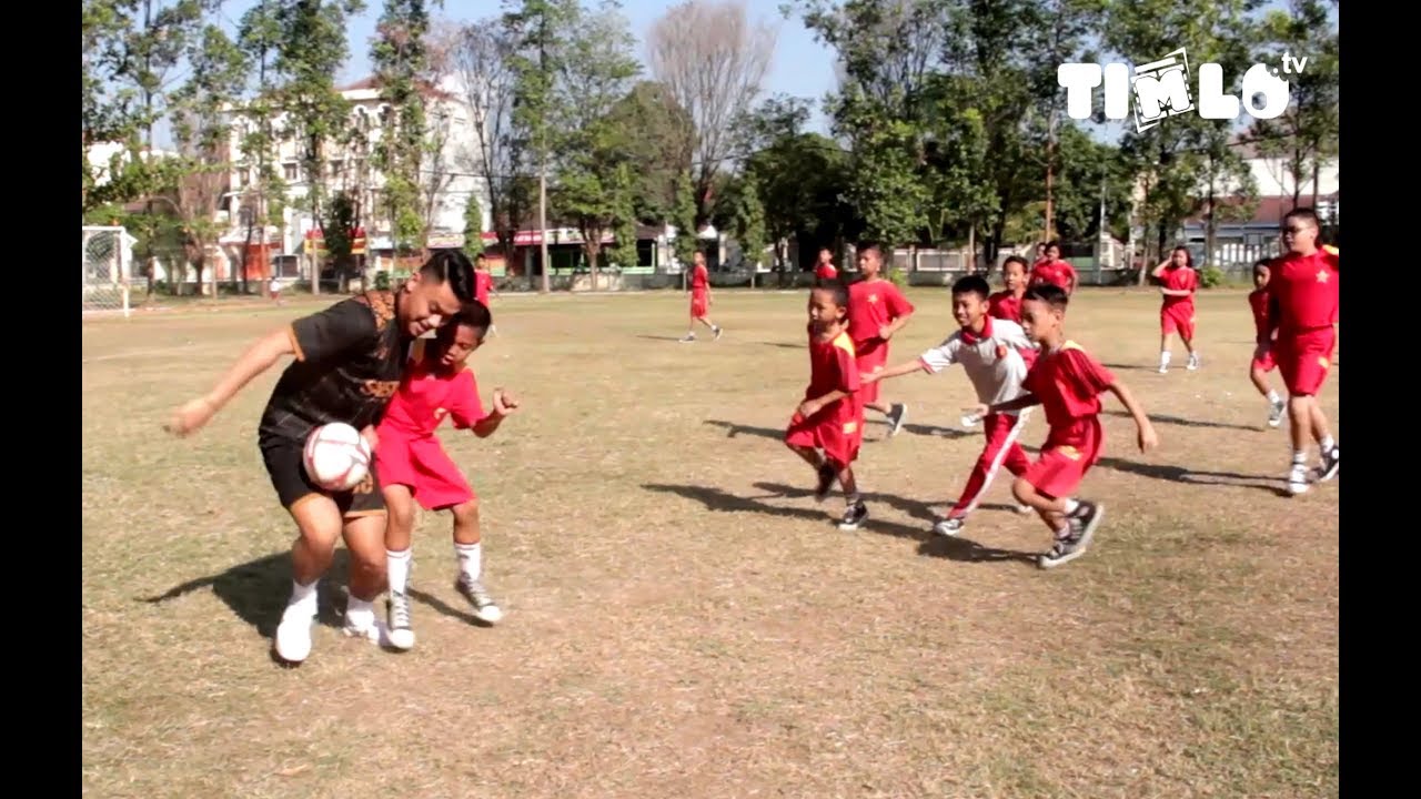 3 Pemain Persis Lawan Ratusan Siswa SD - YouTube