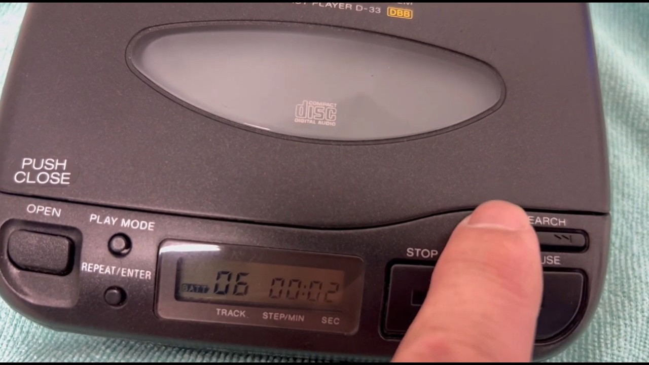 ヤフオク◆SONY Discman D-33 ポータブルCDプレーヤー 再生OK 蓋開閉難あり 現状品