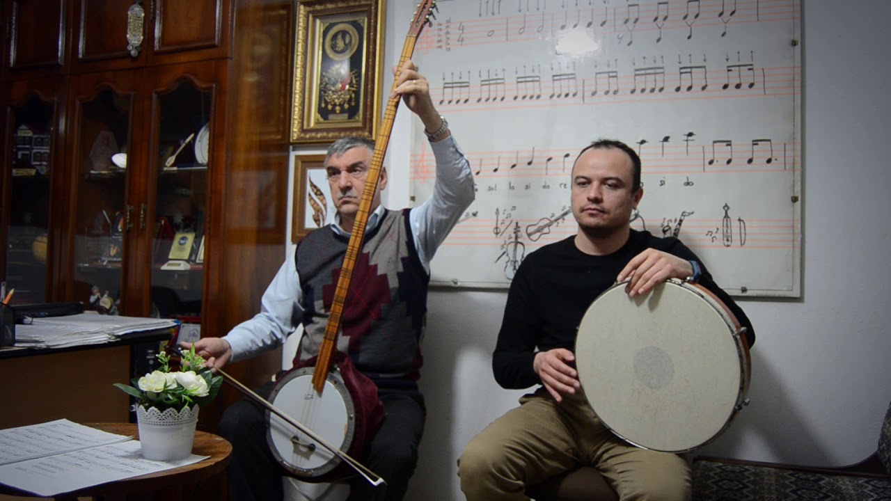 Üç Güzel Oturmuş Gergefin İşler - Yaylı Tambur & Bağlama & Bendir
