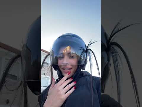 Με κοιτανε μωρακια