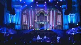 Crowded House - Don't Dream It's Over (live, Auckland Town Hall, 2010) chords