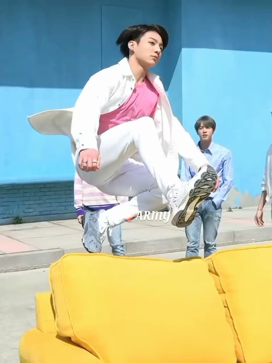 some beautiful clips of BOY WITH LUV behind scene😂👀💜
