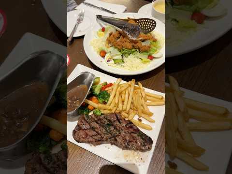 台中市政店TGI Fridays steak and salad ???? 沙朗牛排 #americanfood