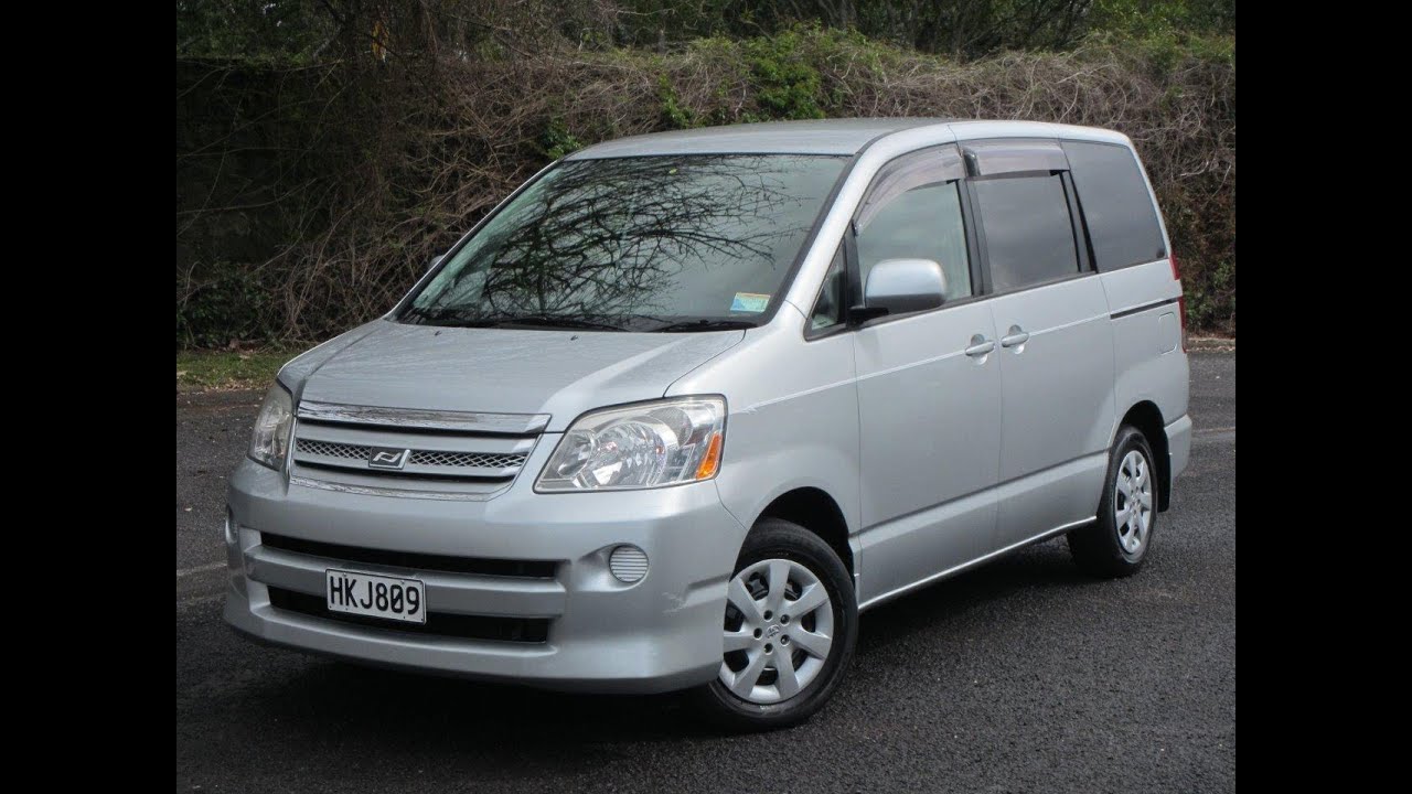 Toyota noah 2005