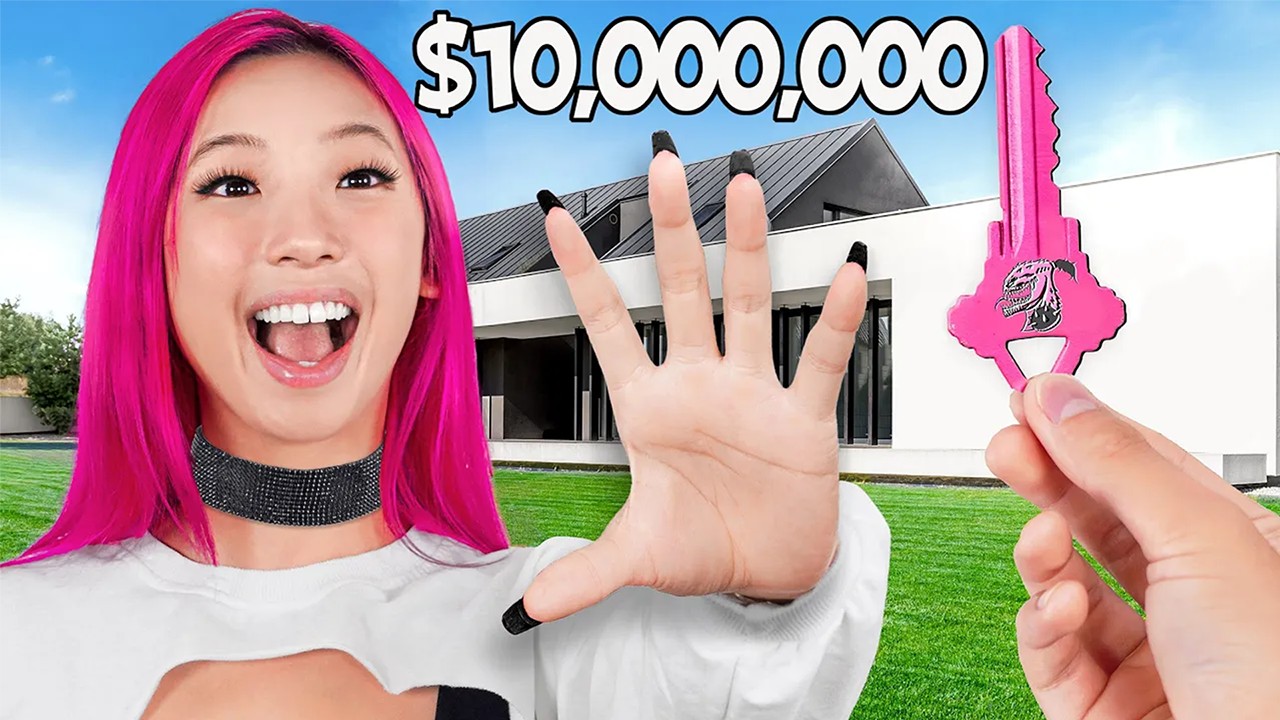 I Surprised My Girlfriend With A Custom House! YouTube