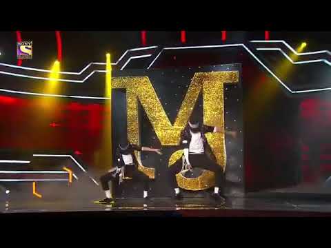 Tiger Shroff dancing in MJ Style