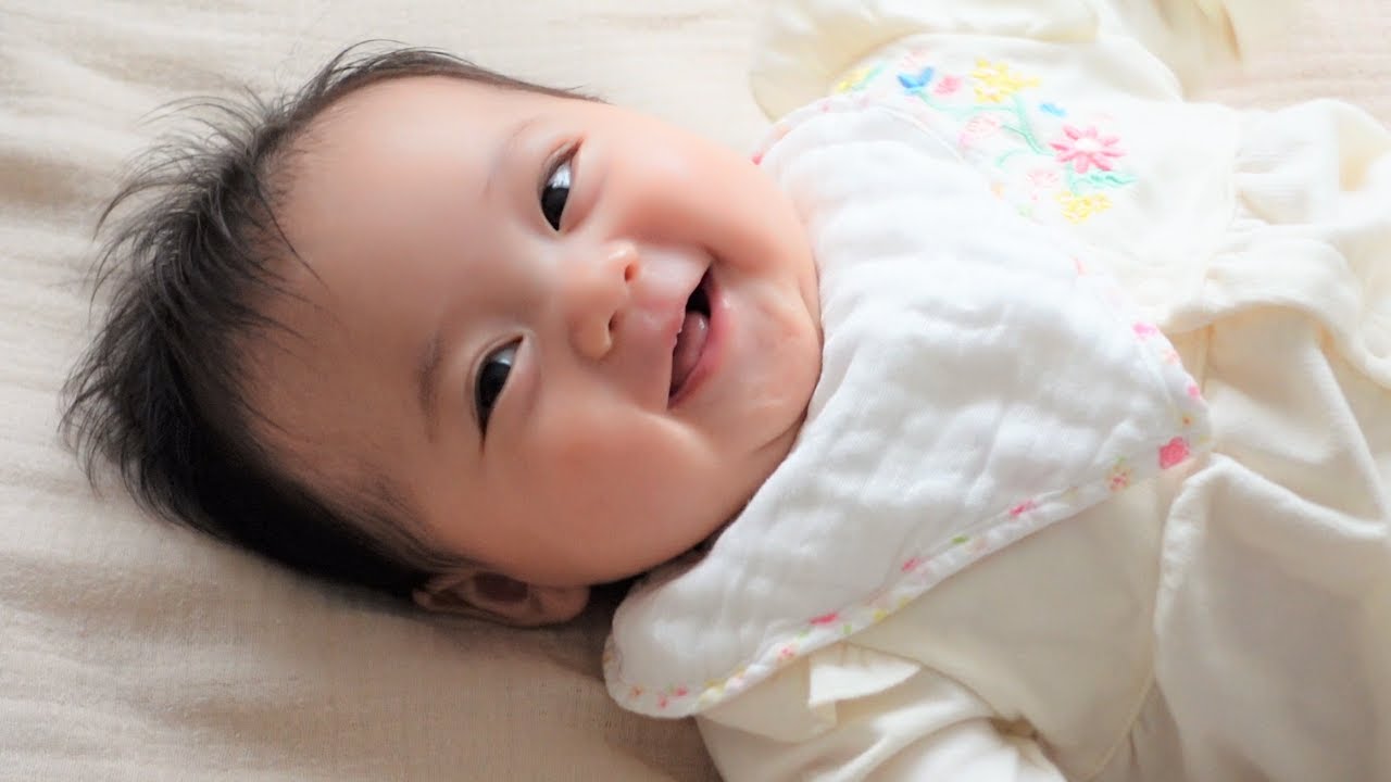 生後90日 ぐっすりお昼寝 寝起きのおしゃべりがかわいすぎる生後2ヶ月の赤ちゃんに癒される Day 90 Ponu Taking A Nap Youtube