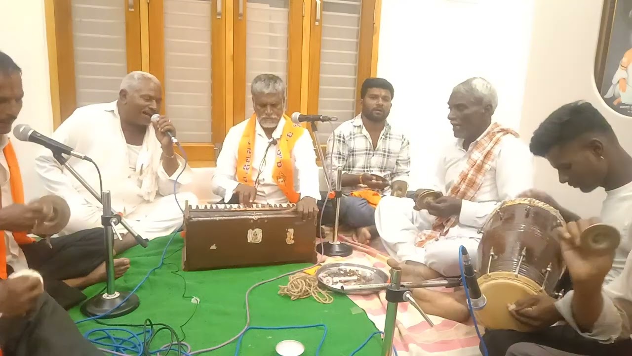 ಪರಮಾನಂದ ಭೋಧ ಅರಿವಿನೋಳಗ ಬಂದು |  ನೀ ಎನಗೆ ಗುರುವಾಗಬೇಕೆಂದು