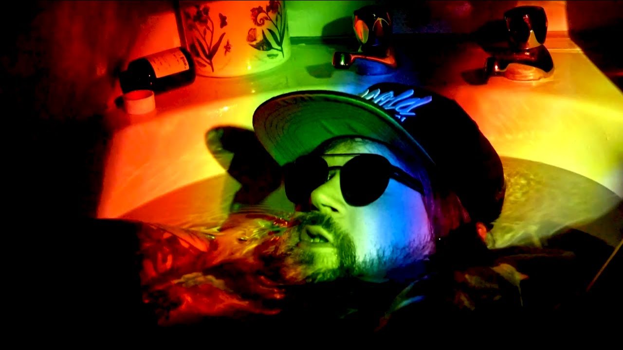 Pavlov's House - Give Up (OFFICIAL VIDEO) auf YouTube ansehen Pavlov's House - Give Up (OFFICIAL VIDEO) auf YouTube ansehen
