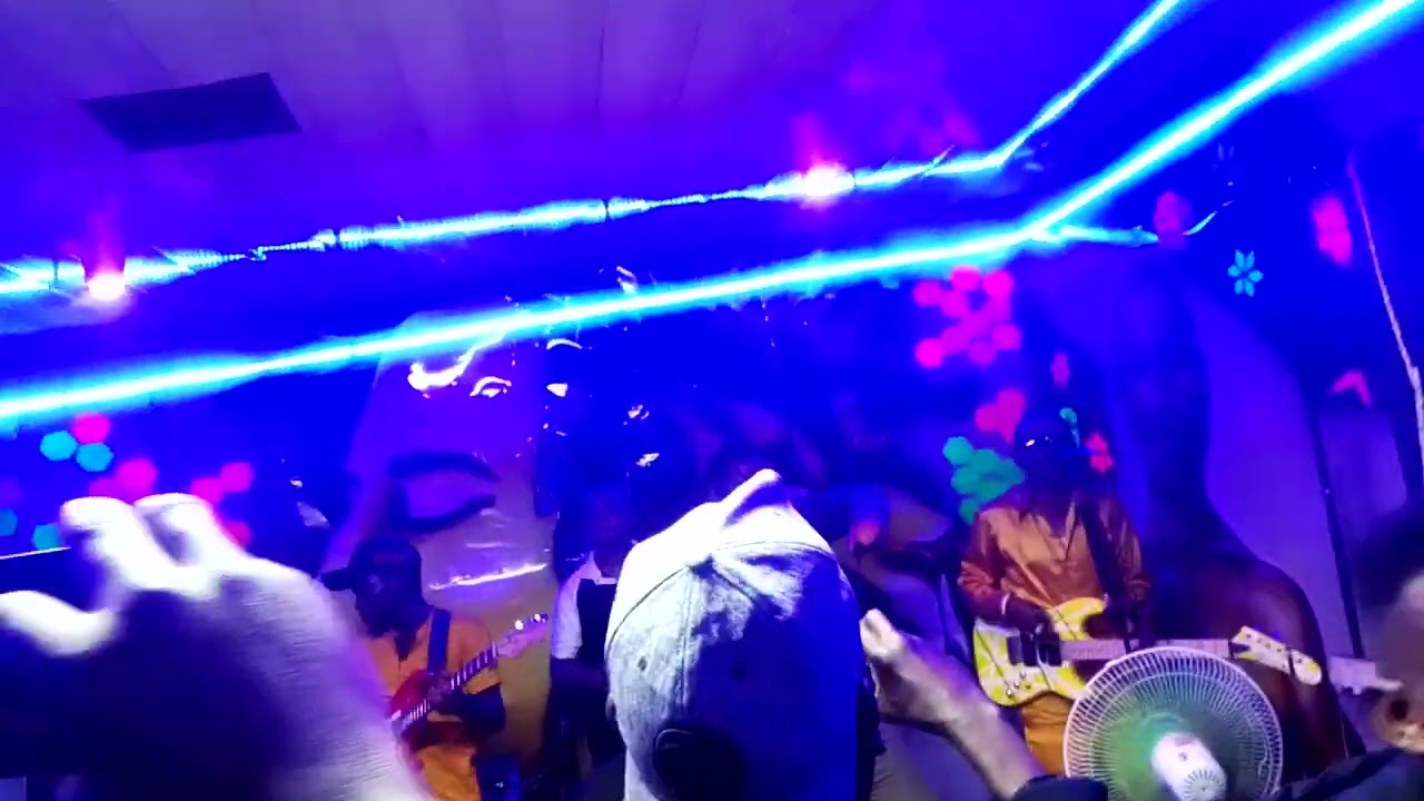 Kaewa performing lengi