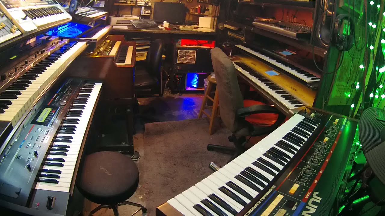Clone Wheel vs Hammond B3 - YouTube