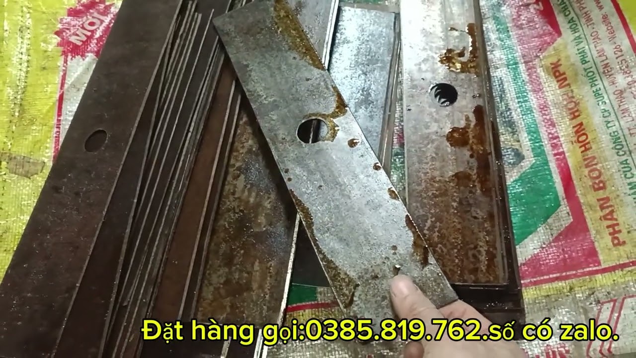 Làm lưỡi phát cỏ cho máy phát cỏ từ lưỡi cưa xẻ gỗ phát nhẹ sắc ngọt đảm bảo.