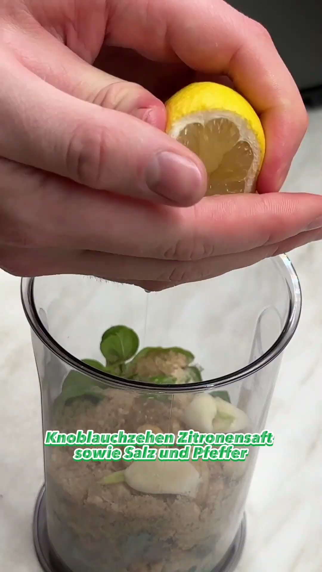 Frisches Basilikum Pesto in 5min: Vegan &amp; Einfach! - YouTube