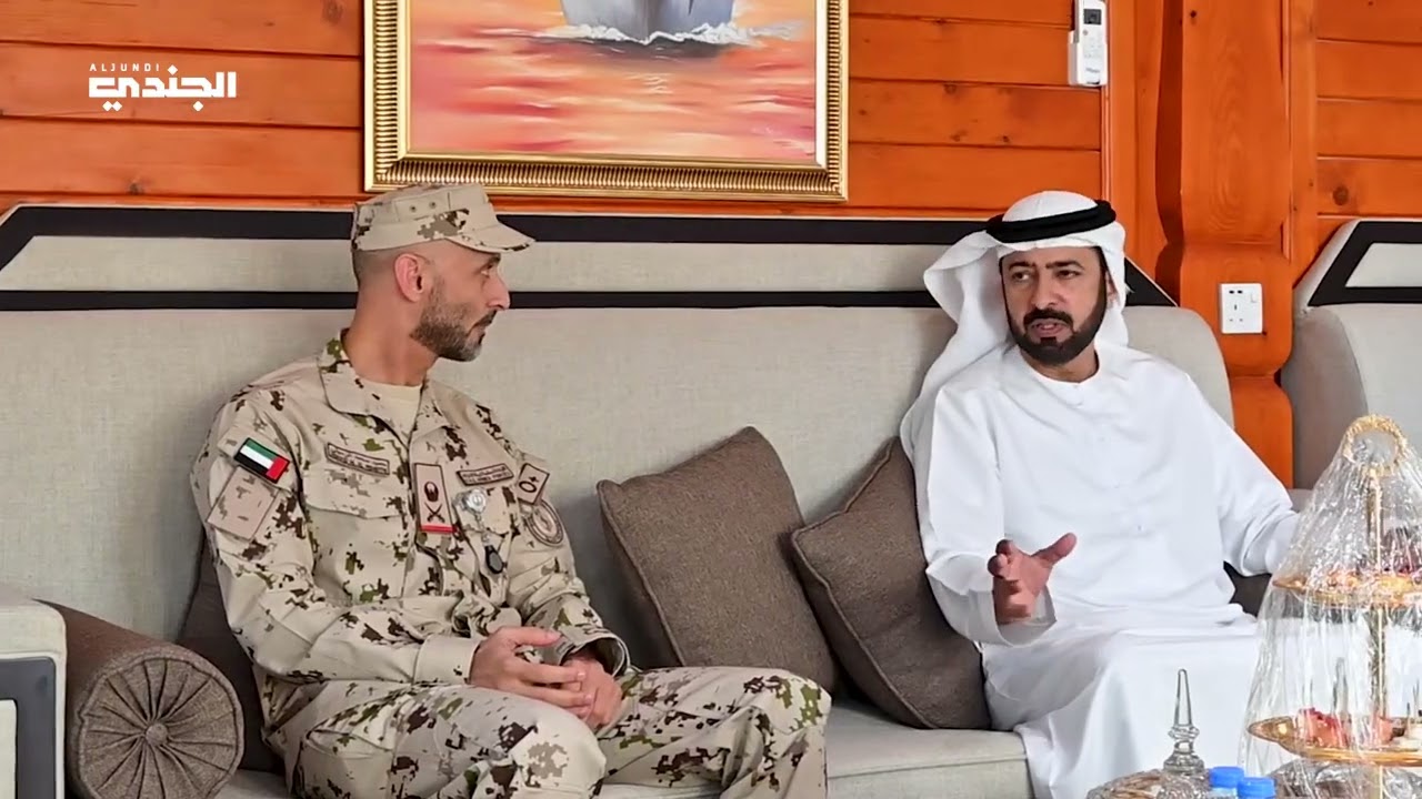 مدير مكتب سمو وزير الدفاع يلتقي قائد القوات البحرية ويزور كلية راشد بن سعيد البحرية.