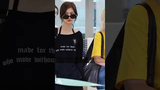 얼굴이 작아서 선글라스가 커보여 #nmixx
