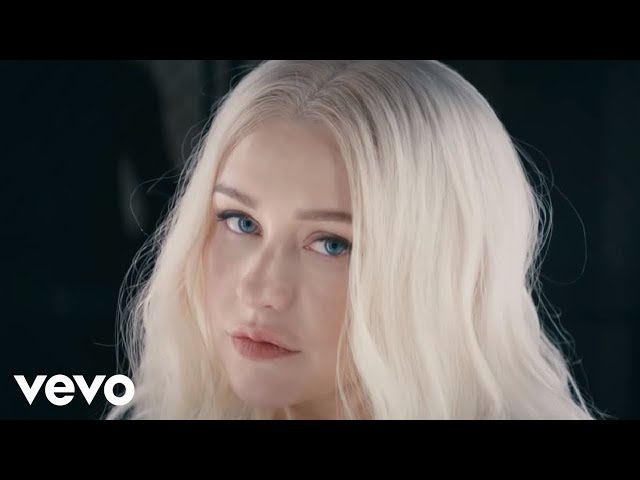 Christina Aguilera - Fall in Line