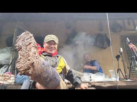 가을비 추적 굴피집 할아버지 하산을 앞두고 삼겹살 우동국물 <strong>소주한잔</strong> 대접 합니다 ᆢ