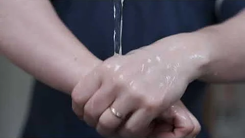 WHO: How to handrub? With alcohol-based formulation