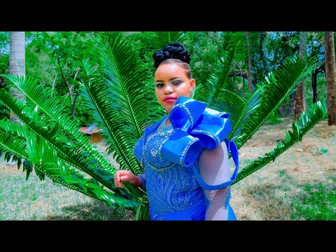 BIBI HARUSI MTALAJIWA AWALIZA WAZAZI WAKE UKUMBINI HUKO LWANDAI LUSHOTO TANGA