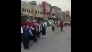 تضاهرات مدرسه النهضه في بغداد الدوره  شاهدو البنات شون يتظاهرن