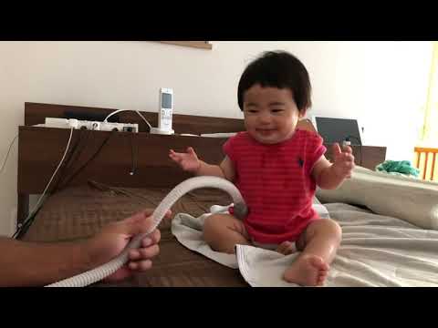 Rin ホースで遊ぶと、よだれがすごかった　赤ちゃん生後8ヵ月16th