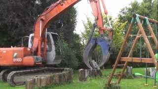 Hitachi EX100 Digger in action