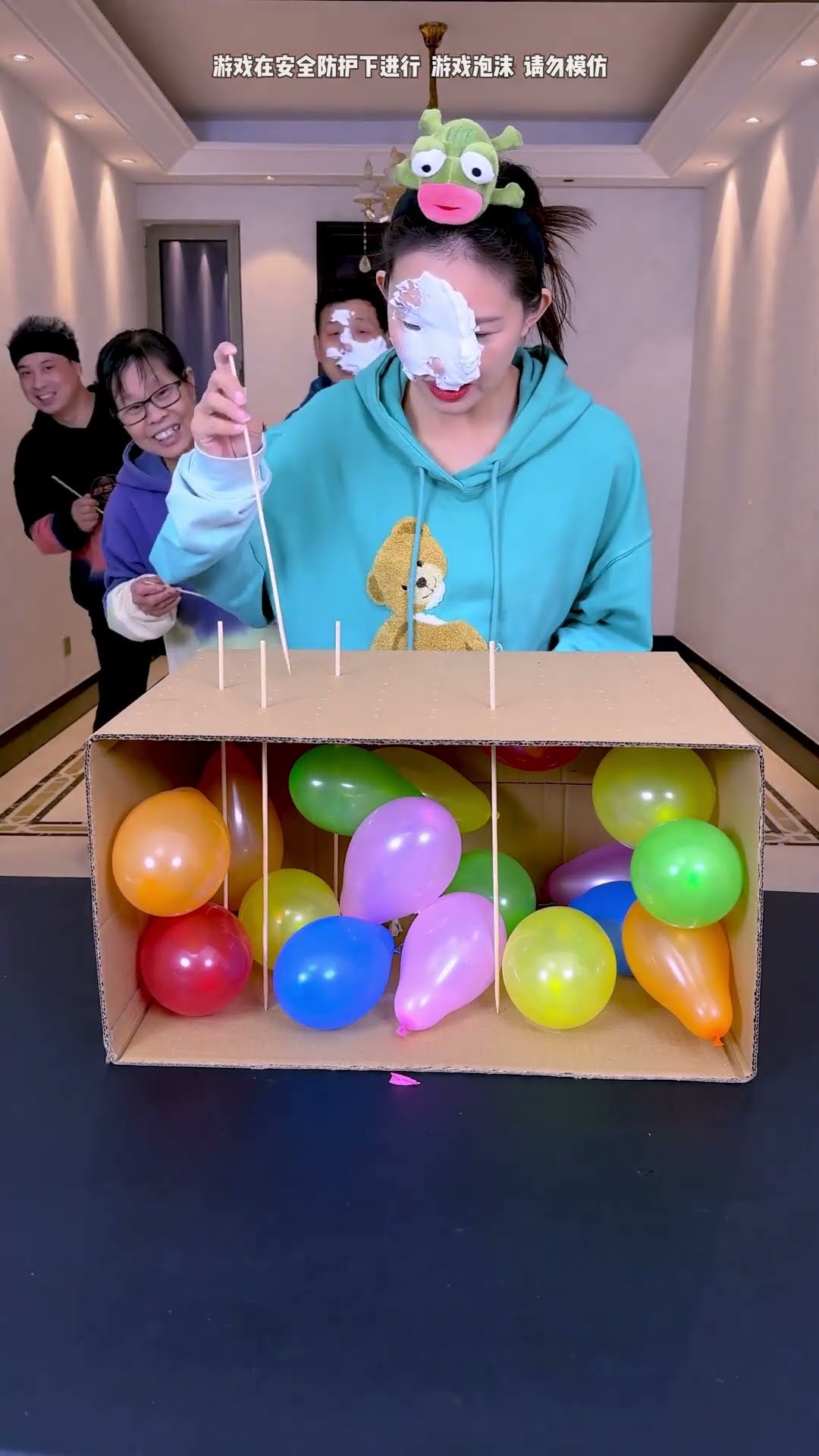 Balloon Popping Challenge, Screaming The Whole Time, So Exciting#Christmas #Funnyfamily #Partygames