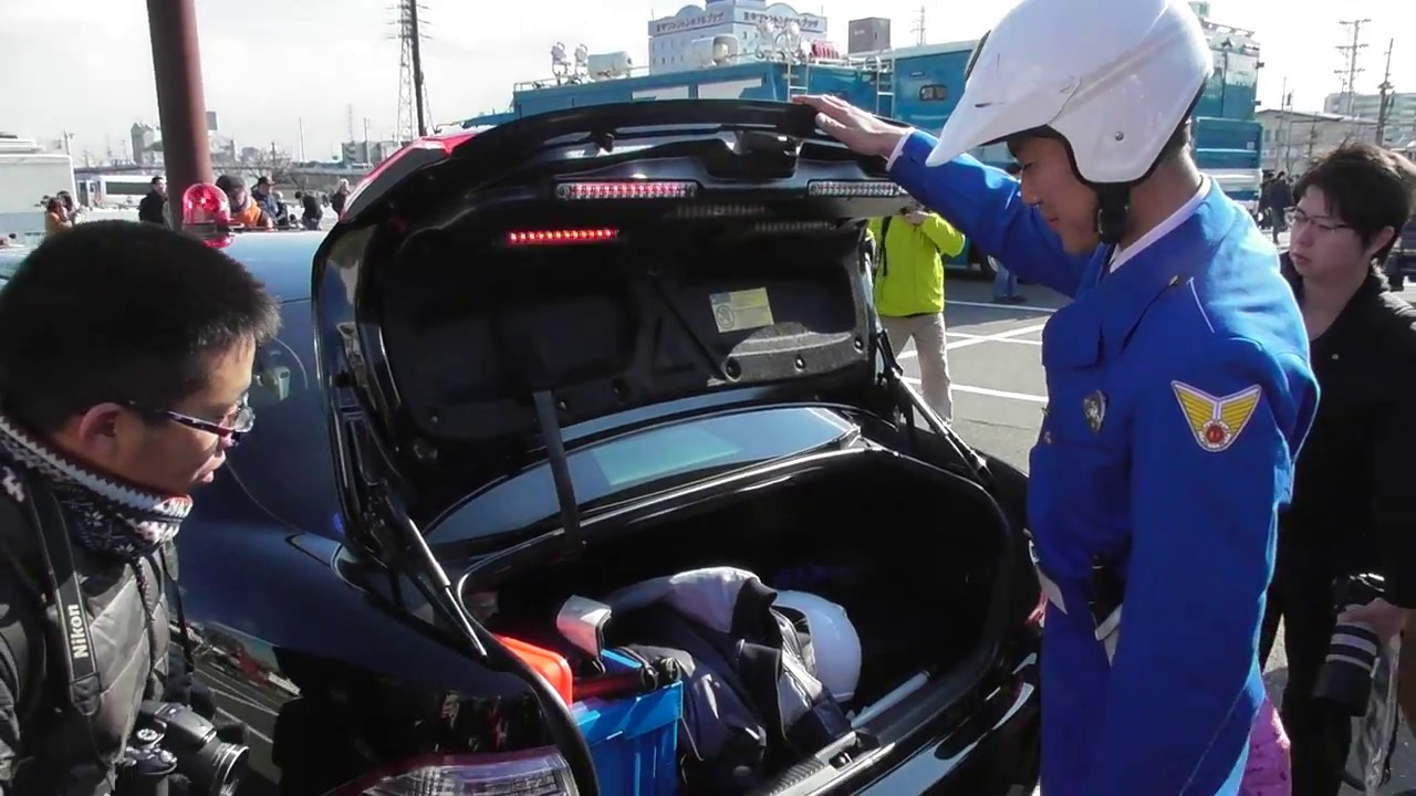 覆面ﾊﾟﾄｶｰのﾄﾗﾝｸ内LED点灯 - YouTube