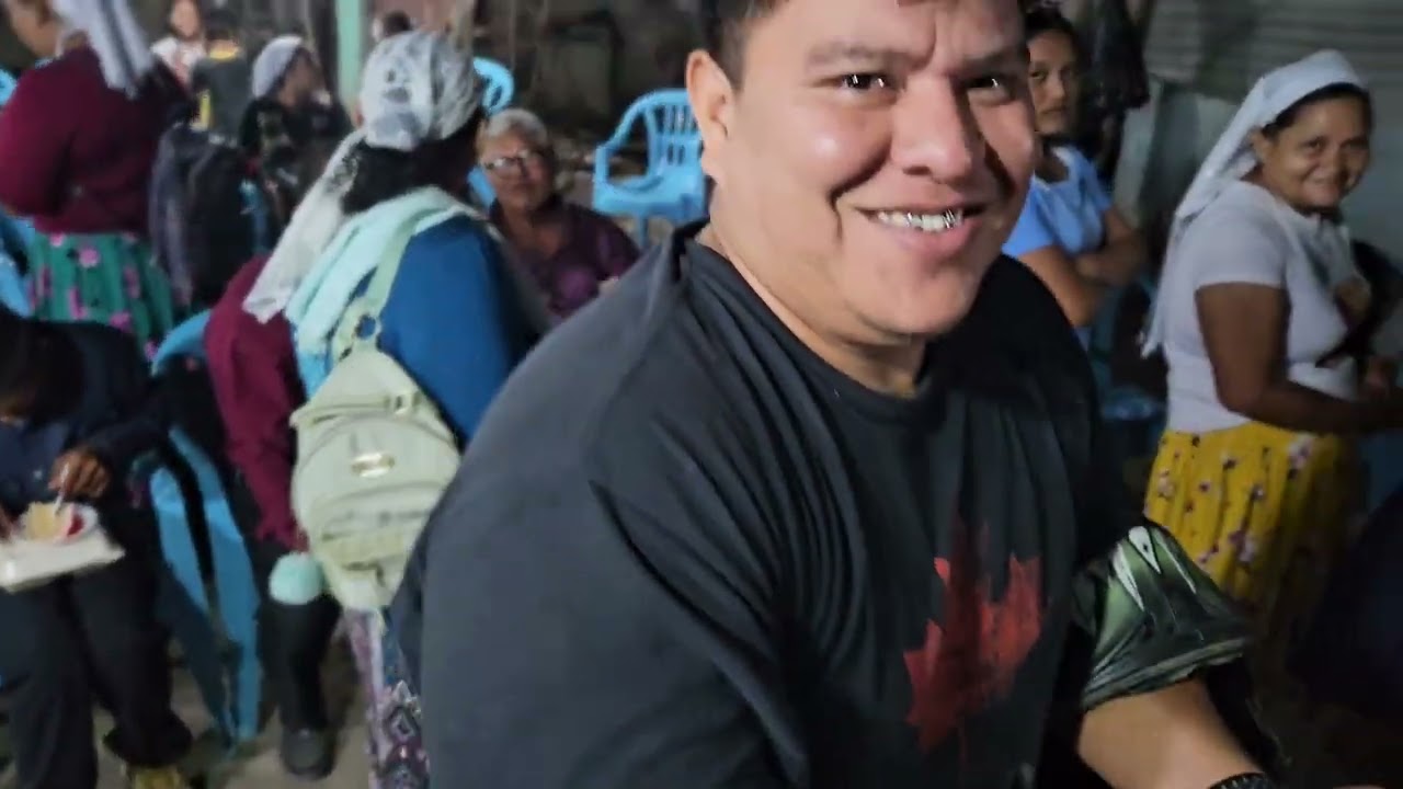 Compartiendo con los hnos después del culto de acción de gracias hna fatima