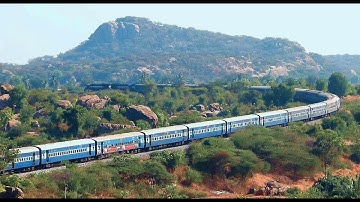 Train on the HORSE SHOE CURVE | Indian Railways