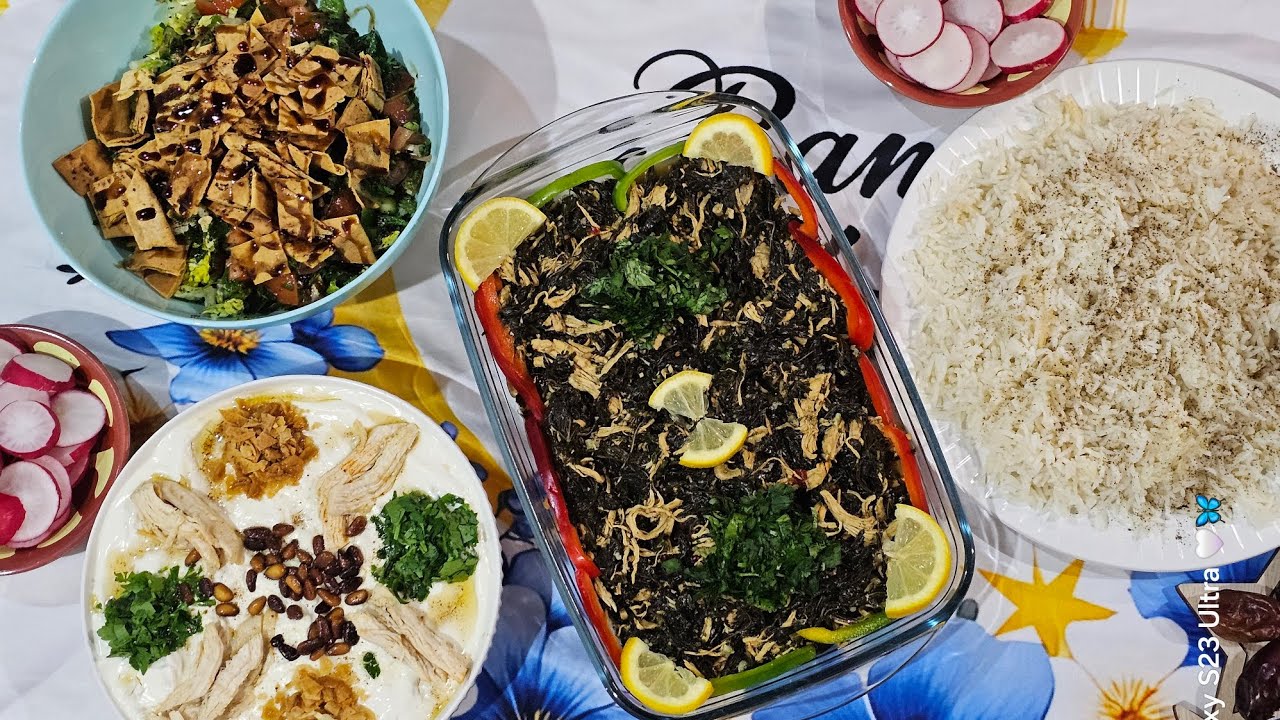 طريقة عمل الملوخية السورية + فتة الفروج خطوة بخطوة 😋 |  الحلقة الثامنة من  على سفرة رمضان ♥️ 🌙