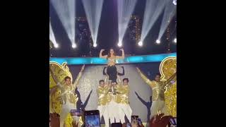 Backup Dancers Lift Kriti Sanon And Grab Her