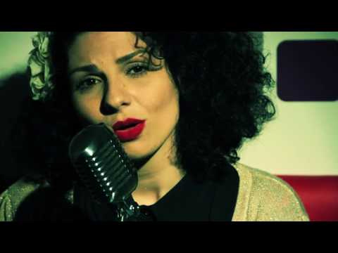 clipe "Tempo" por Julia Bosco (Fabiano Cafure, Rio de Janeiro / 2014)