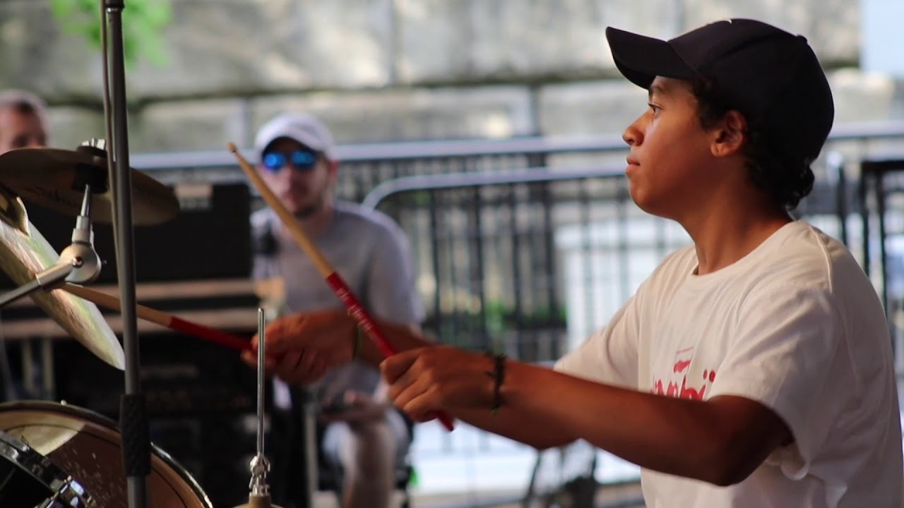 "Apartment" Young the Giant (14 Stories LIVE The Pavilion) YouTube