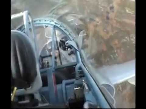 Video: Jagerfly Kolliderte Nesten Med Fallskjermhoppere