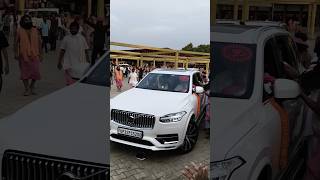 गर परणम क तयर क नरकषण करत हए पजय गरदव भगवन