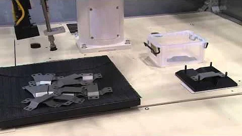 Six-Axis Robot - Picking and placing