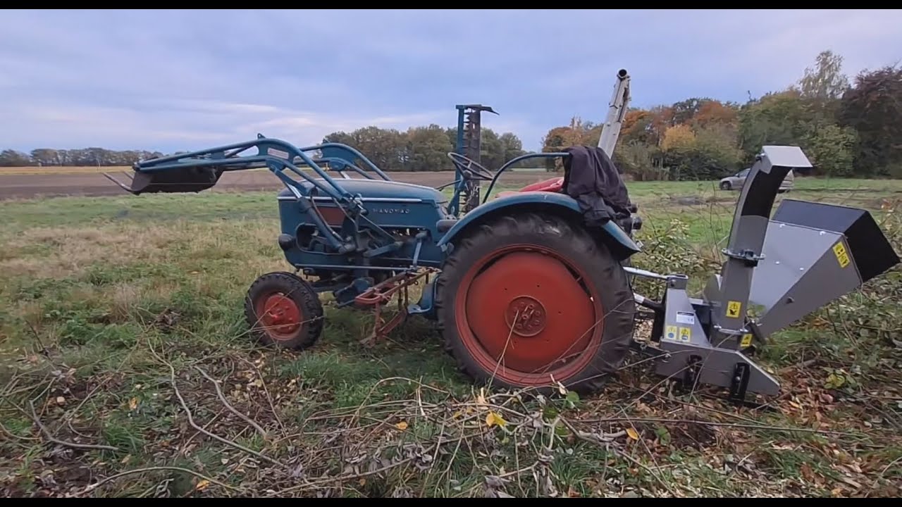 Holz häckseln mit Hanomag Perfekt 300 und Jansen BX-42S
