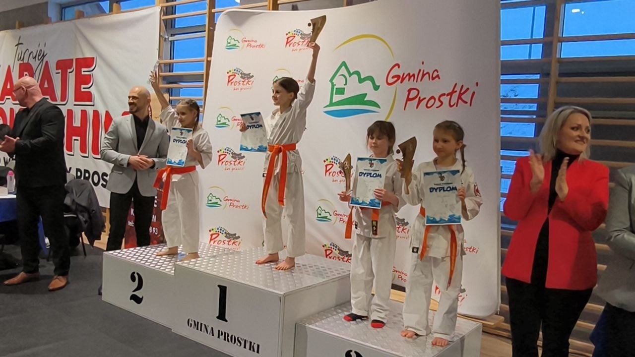 Karolina Hlushko vs Aniela Hryniewska