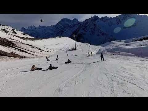 Wideo: Polyana Azau, region Elbrus: gdzie się zatrzymać